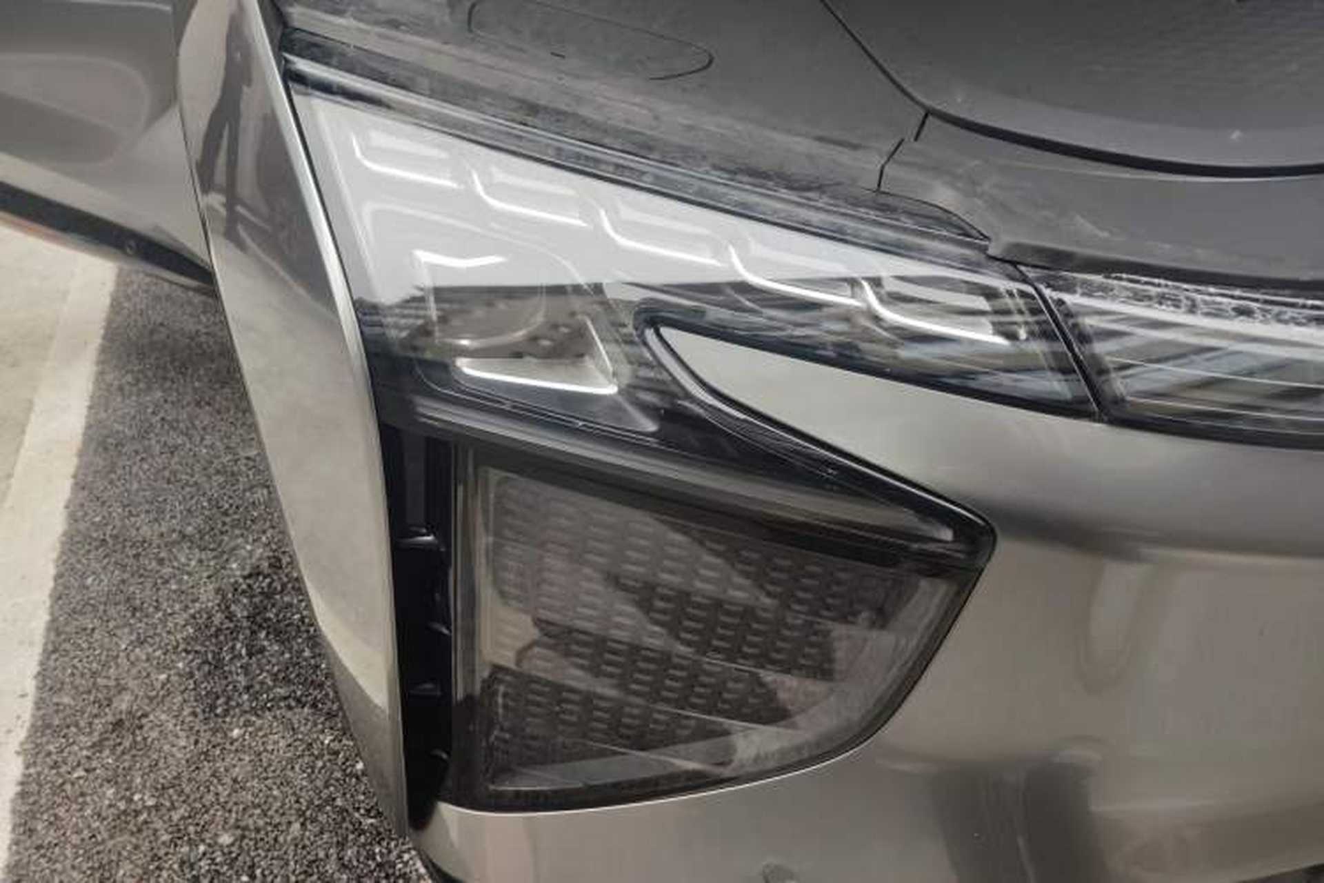 Used HiPhi X 2022 Zhiyuan 6-Seat Long-Range Version Right Front Headlight