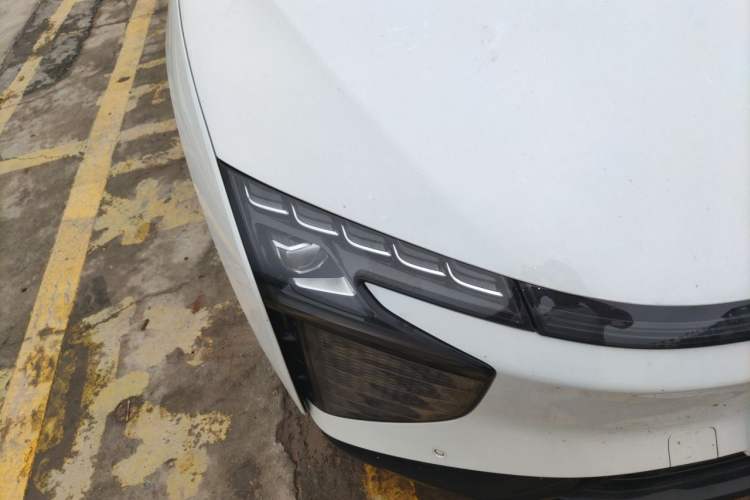 Used HiPhi X 2022 Zhiyuan 6-Seat Long-Range Version Right Front Headlight