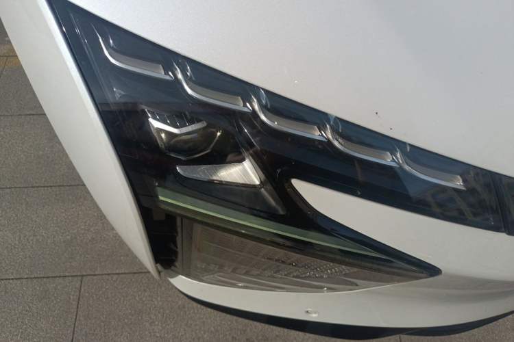 Used HiPhi X 2022 Zhiyuan 6-Seat Long-Range Version Right Front Headlight