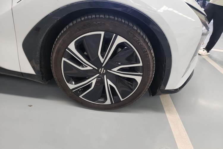 Used HiPhi X 2022 Zhiyuan 6-Seat Long-Range Version Right Front Wheel Hub