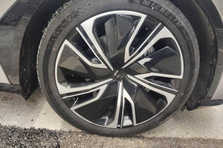 Used HiPhi X 2022 Zhiyuan 6-Seat Long-Range Version Right Front Wheel Hub