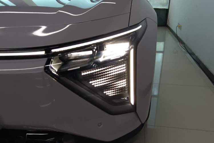 Used HiPhi Y 2023 560 km Pioneer Edition Left Front Headlight