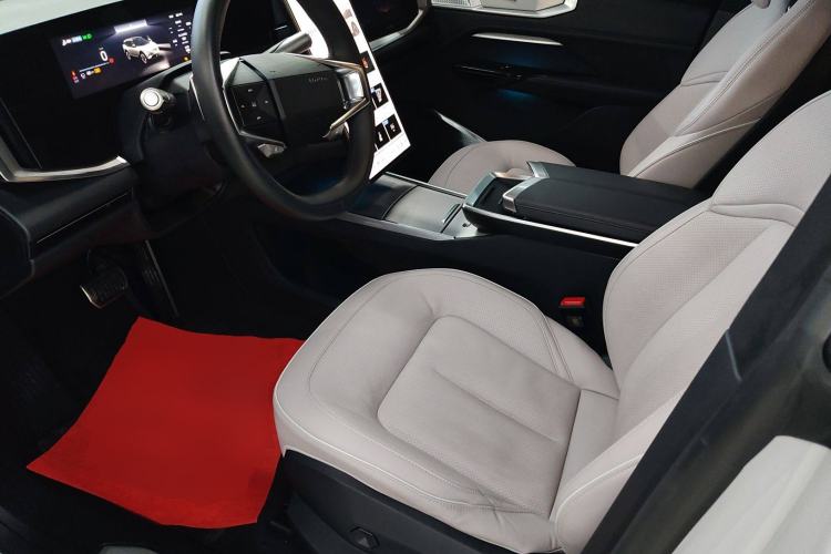 Used HiPhi Y 2023 560 km Elite Version Left Front Seat