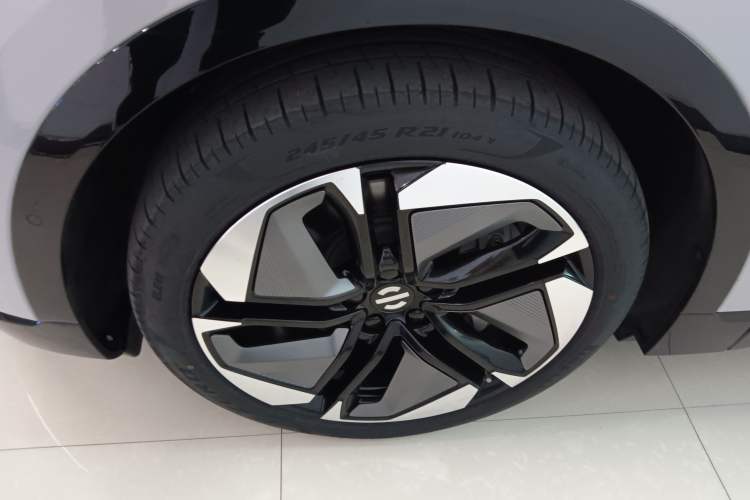 Used HiPhi Y 2023 560 km Pioneer Edition Left Front Wheel Hub
