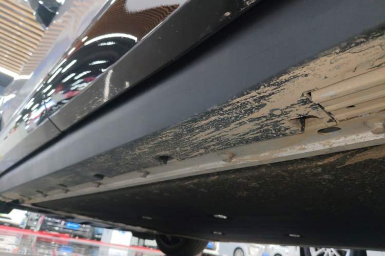 Used HiPhi Y 2023 560 km Elite Version Left Side Sill