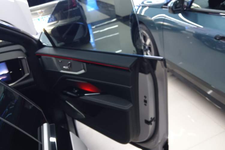 Used HiPhi Y 2023 560 km Pioneer Edition Right Front Door Interior