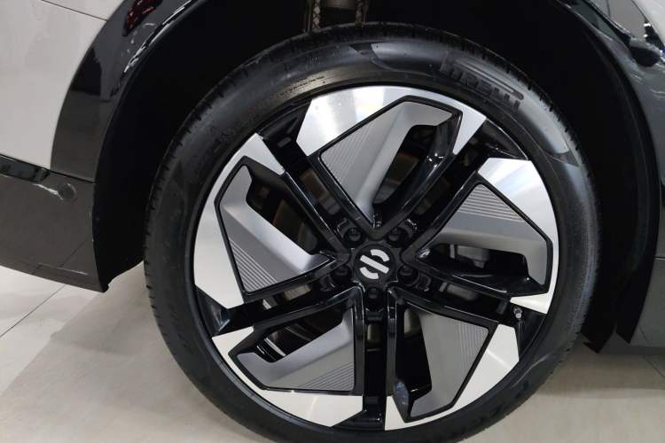 Used HiPhi Y 2023 560 km Elite Version Right Rear Wheel Hub