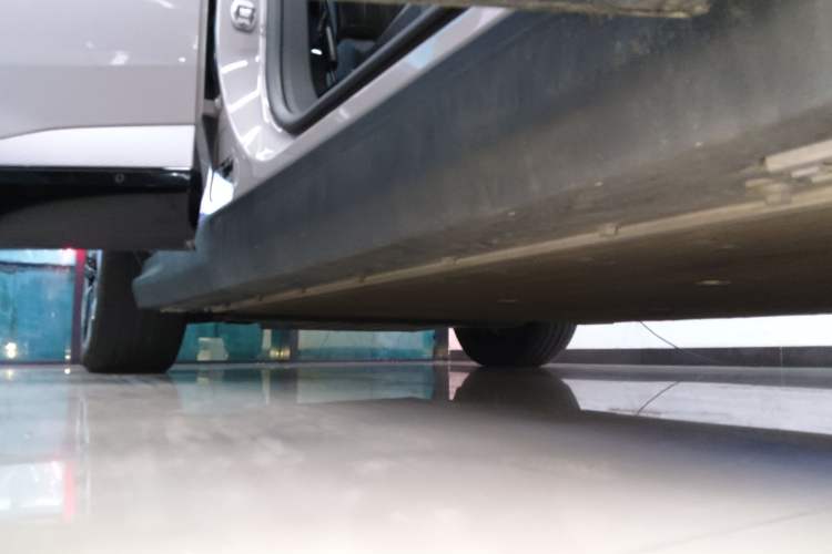 Used HiPhi Y 2023 560 km Pioneer Edition Right Side Sill