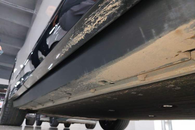 Used HiPhi Y 2023 560 km Elite Version Right Side Sill