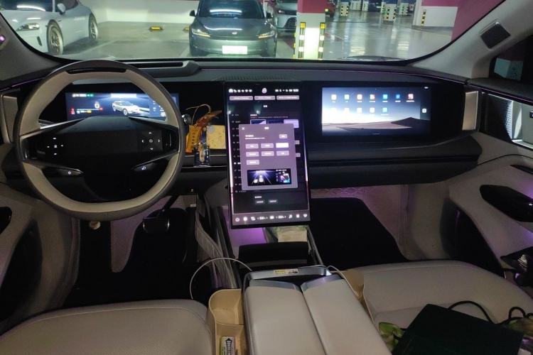 Used HiPhi Y 2023 560 km Elite Version Center Console