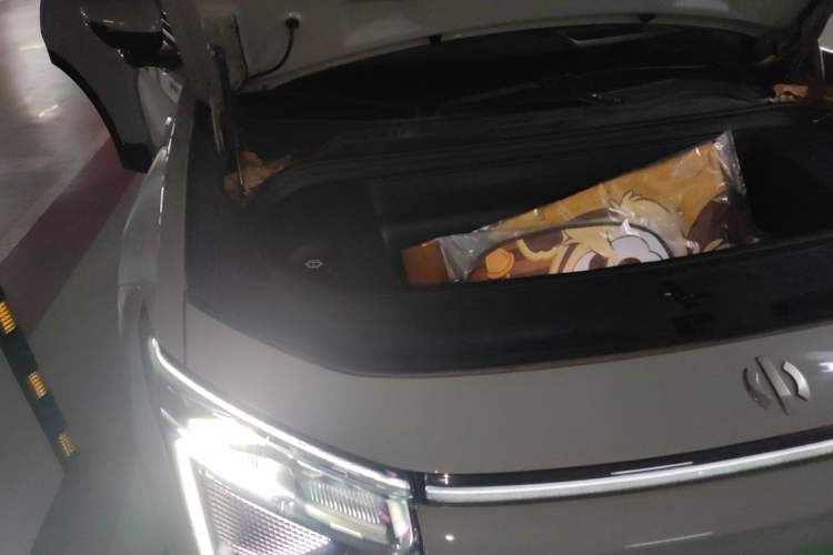 Used HiPhi Y 2023 560 km Elite Version Engine Bay Right