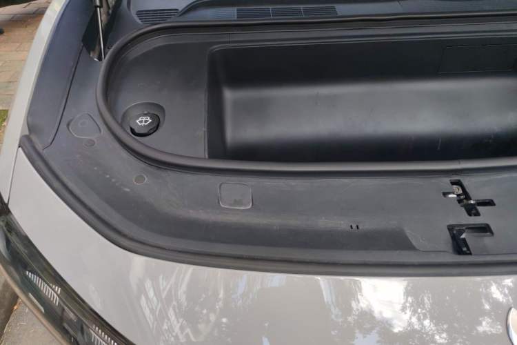 Used HiPhi Y 2023 810 km Long-Range Version Engine Bay Right
