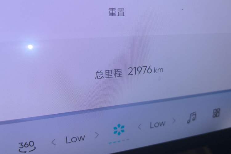 Used HiPhi Y 2023 560 km Pioneer Edition Odometer Close Up