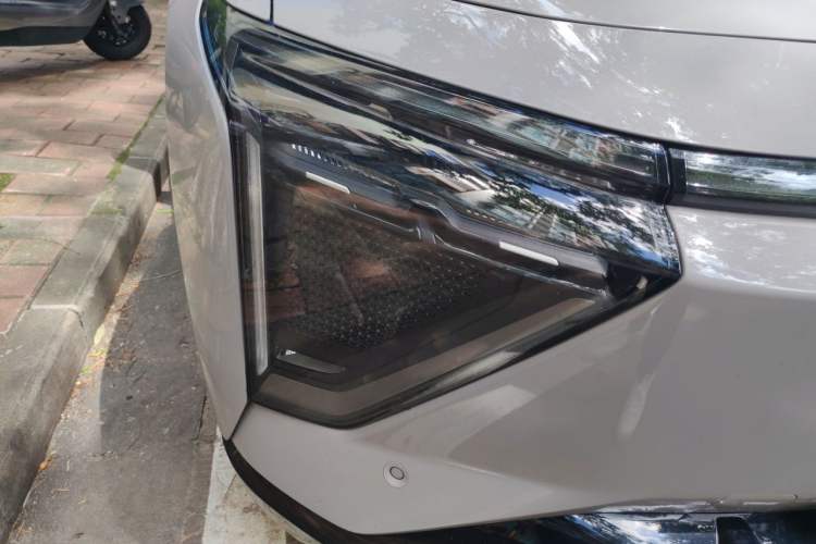 Used HiPhi Y 2023 810 km Long-Range Version Right Front Headlight