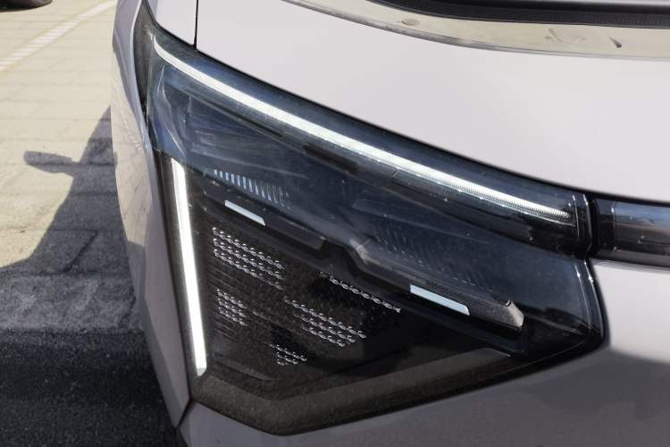 Used HiPhi Y 2023 560 km Elite Version Right Front Headlight