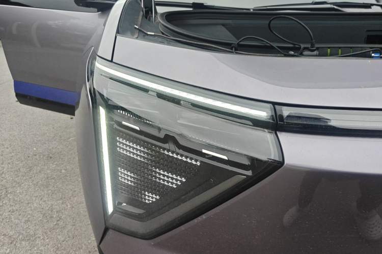 Used HiPhi Y 2023 560 km Pioneer Edition Right Front Headlight