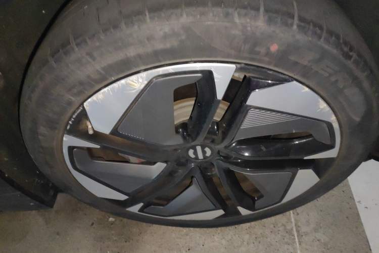 Used HiPhi Y 2023 560 km Elite Version Right Front Wheel Hub