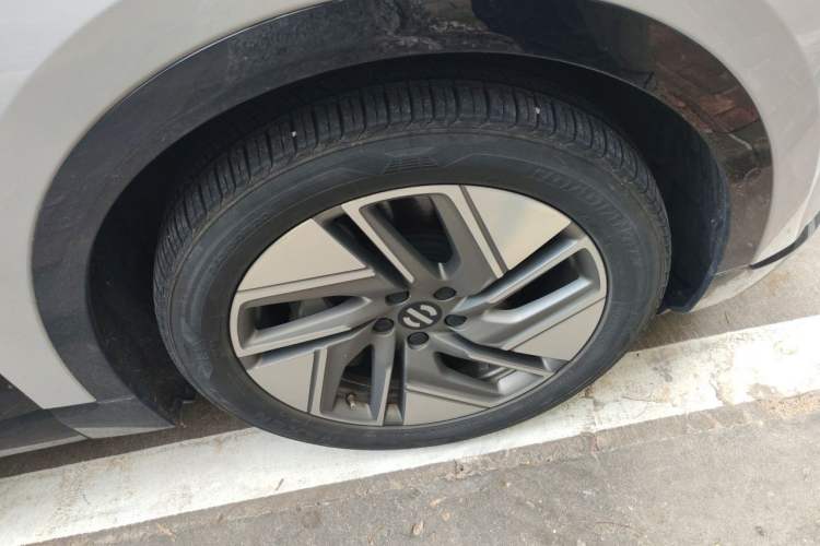 Used HiPhi Y 2023 810 km Long-Range Version Right Front Wheel Hub