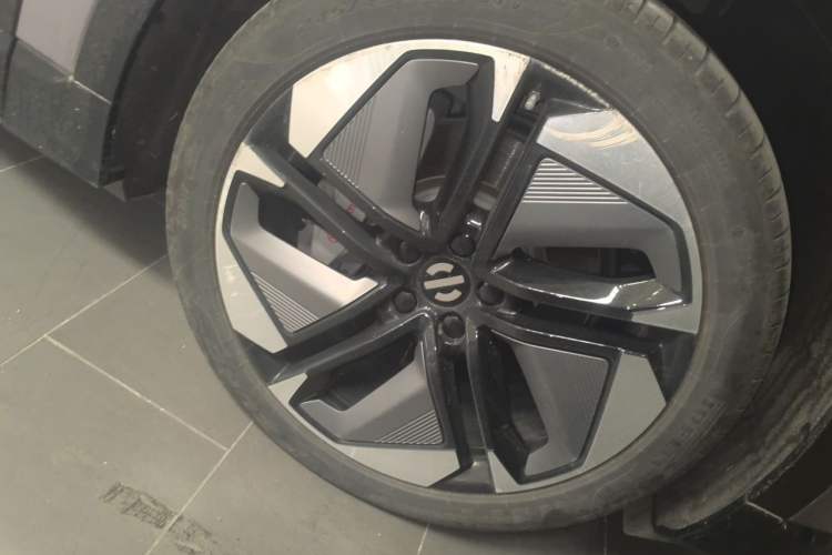 Used HiPhi Y 2023 560 km Pioneer Edition Right Front Wheel Hub
