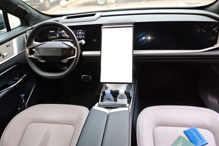 Used HiPhi Y 2023 765 km Flagship Edition Center Console