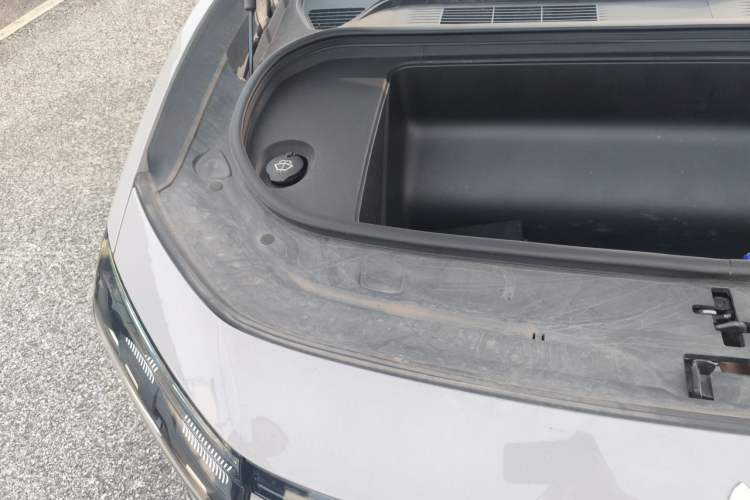 Used HiPhi Y 2023 560 km Pioneer Edition Engine Bay Right