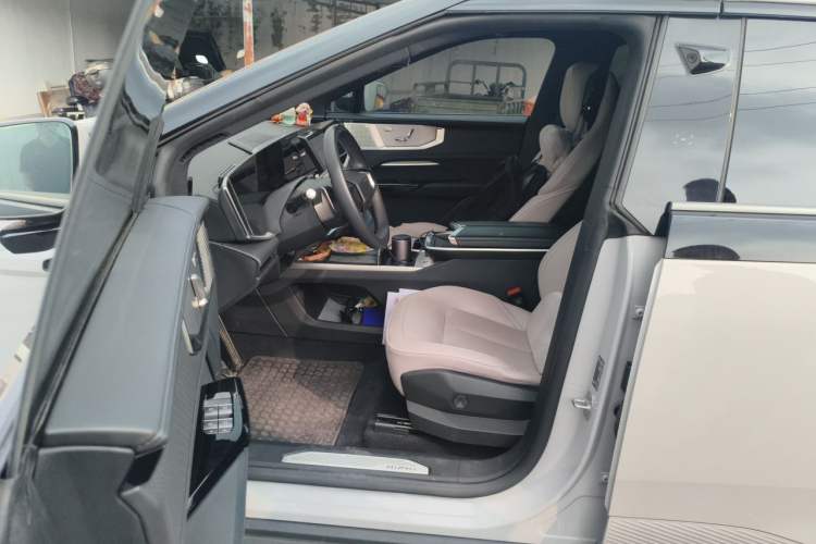 Used HiPhi Y 2023 560 km Pioneer Edition Left Front Seat