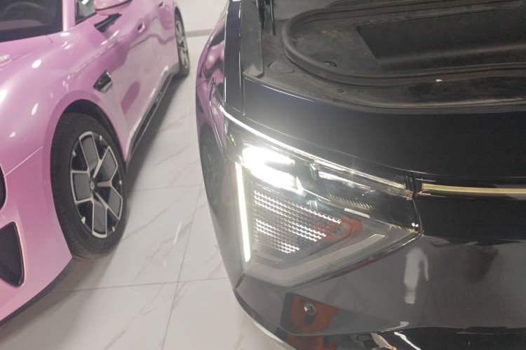 Used HiPhi Y 2023 560 km Pioneer Edition Right Front Headlight
