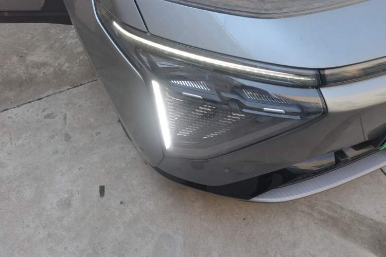 Used HiPhi Y 2023 560 km Pioneer Edition Right Front Headlight