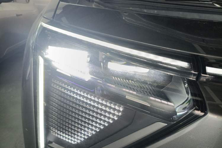 Used HiPhi Y 2023 560 km Elite Version Right Front Headlight