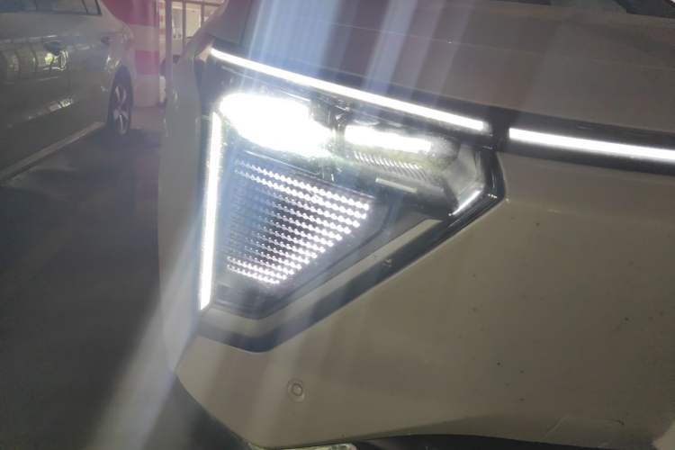 Used HiPhi Y 2023 560 km Pioneer Edition Right Front Headlight