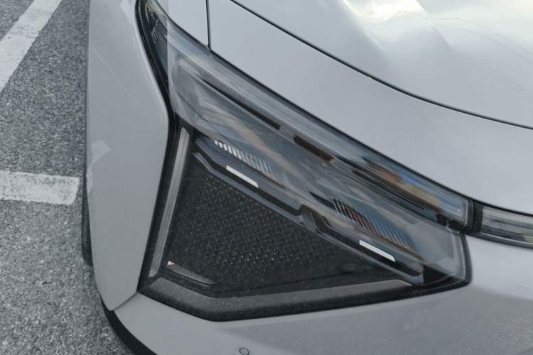 Used HiPhi Y 2023 560 km Pioneer Edition Right Front Headlight