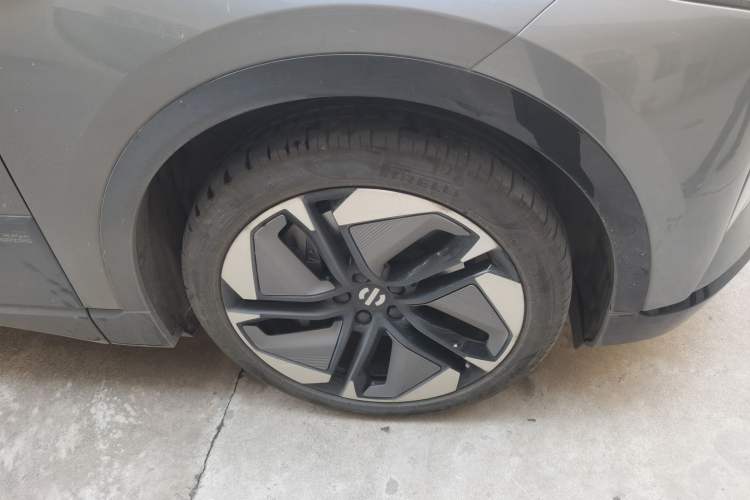 Used HiPhi Y 2023 560 km Pioneer Edition Right Front Wheel Hub