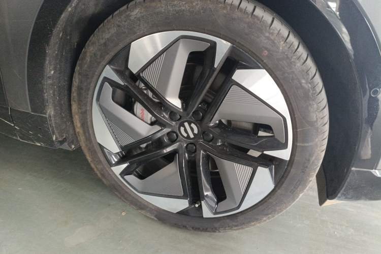 Used HiPhi Y 2023 560 km Elite Version Right Front Wheel Hub