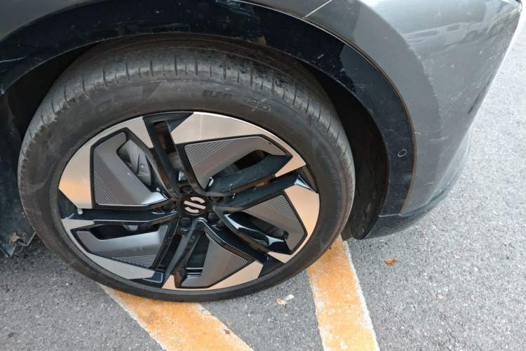 Used HiPhi Y 2023 765 km Flagship Edition Right Front Wheel Hub
