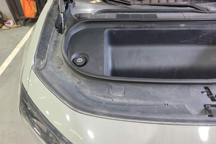 Used HiPhi Y 2023 765 km Flagship Edition Engine Bay Right