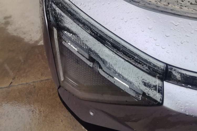 Used HiPhi Y 2023 560 km Pioneer Edition Right Front Headlight