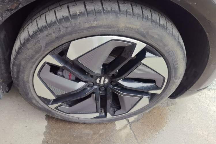 Used HiPhi Y 2023 560 km Pioneer Edition Right Front Wheel Hub