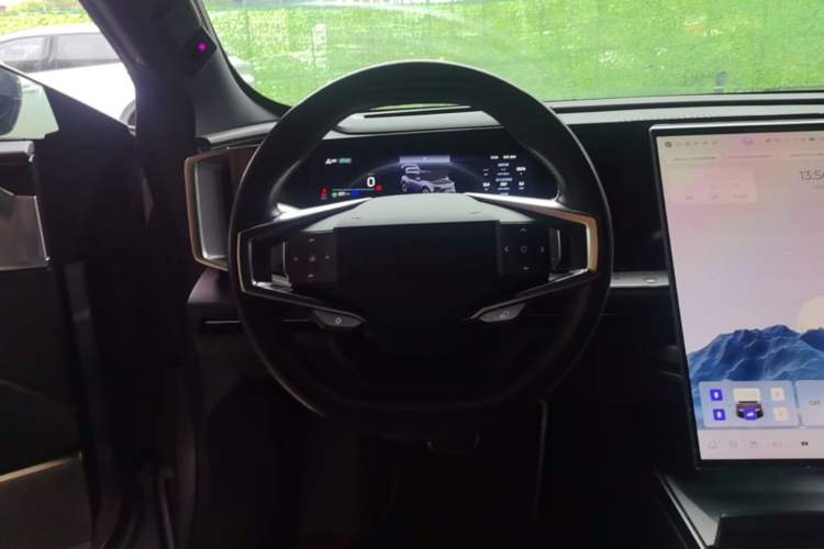 Used HiPhi Y 2023 560 km Pioneer Edition Steering Wheel