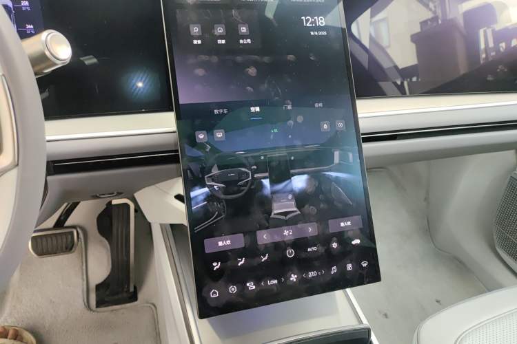 Used HiPhi Y 2023 560 km Elite Version Audio And AC Panel