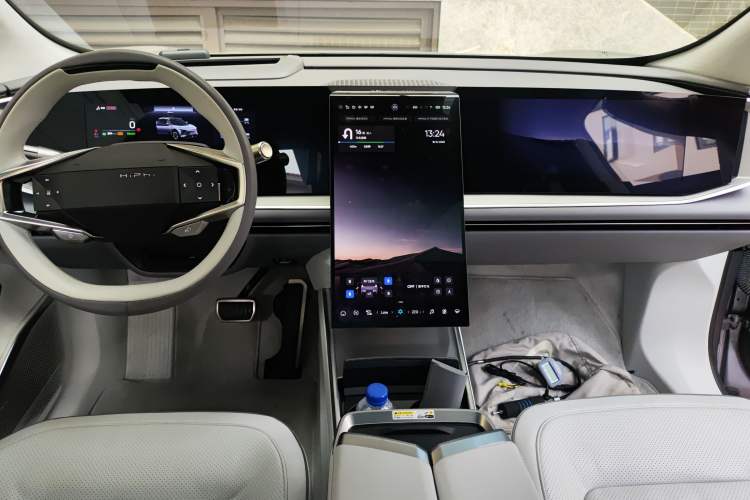 Used HiPhi Y 2023 560 km Elite Version Center Console