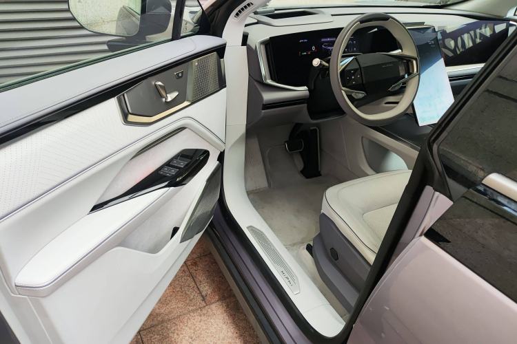 Used HiPhi Y 2023 560 km Elite Version Driver Seat