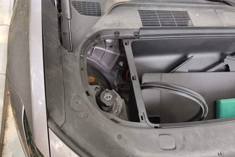 Used HiPhi Y 2023 560 km Elite Version Engine Bay Right