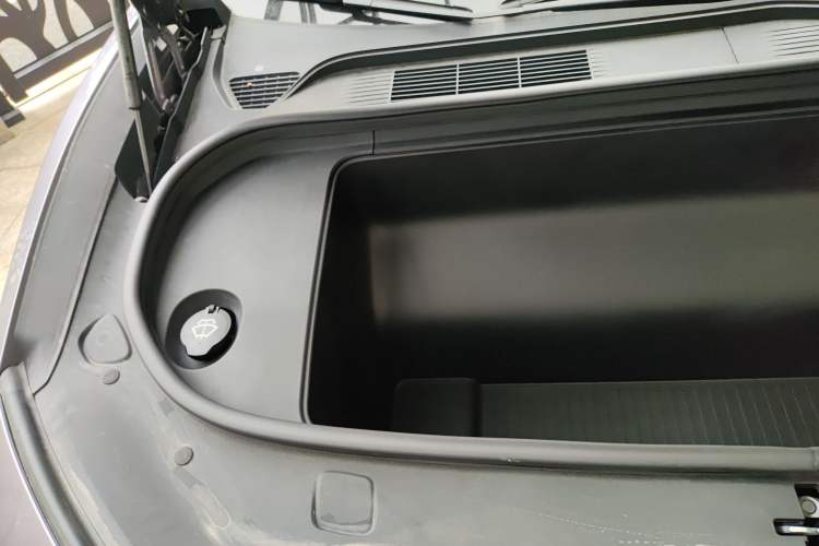 Used HiPhi Y 2023 560 km Elite Version Engine Bay Right