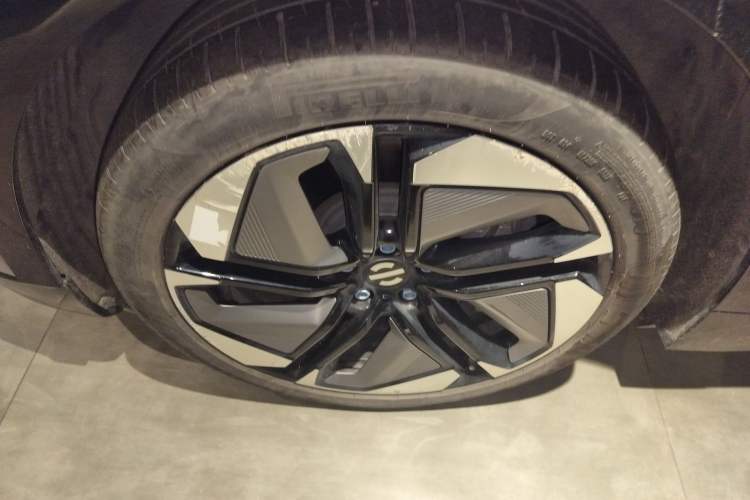 Used HiPhi Y 2023 765 km Flagship Edition Exterior 4