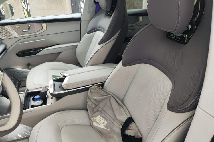Used HiPhi Y 2023 560 km Elite Version Left Front Seat