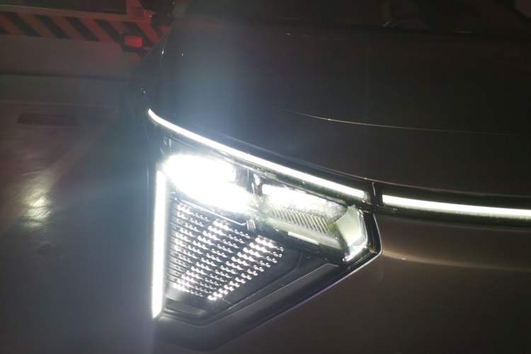 Used HiPhi Y 2023 560 km Elite Version Right Front Headlight