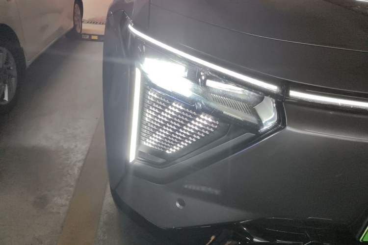 Used HiPhi Y 2023 560 km Elite Version Right Front Headlight