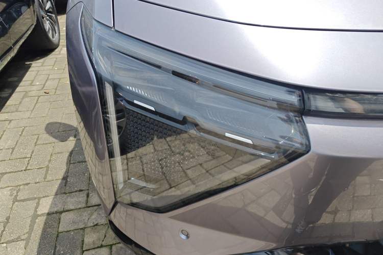 Used HiPhi Y 2023 560 km Pioneer Edition Right Front Headlight