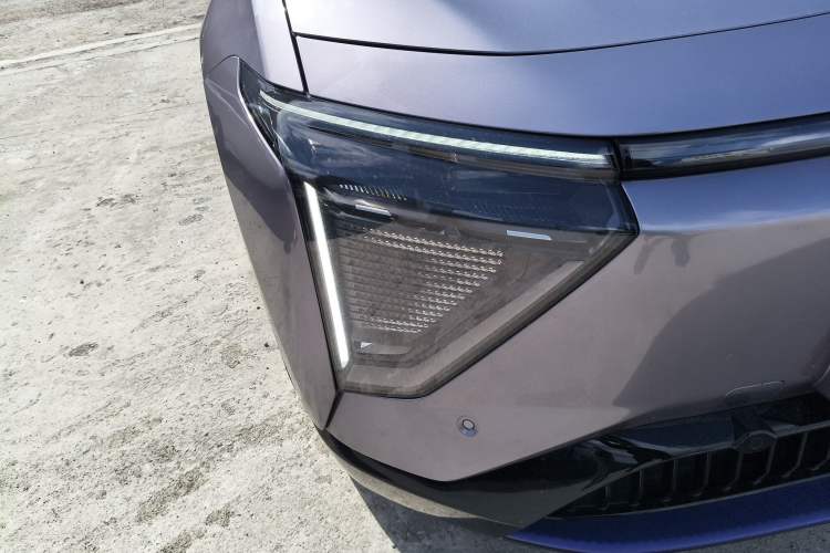 Used HiPhi Y 2023 560 km Pioneer Edition Right Front Headlight