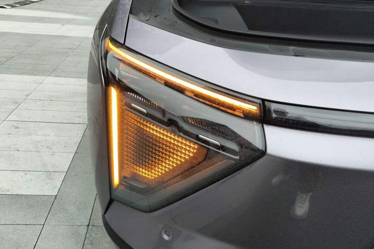 Used HiPhi Y 2023 560 km Pioneer Edition Right Front Headlight